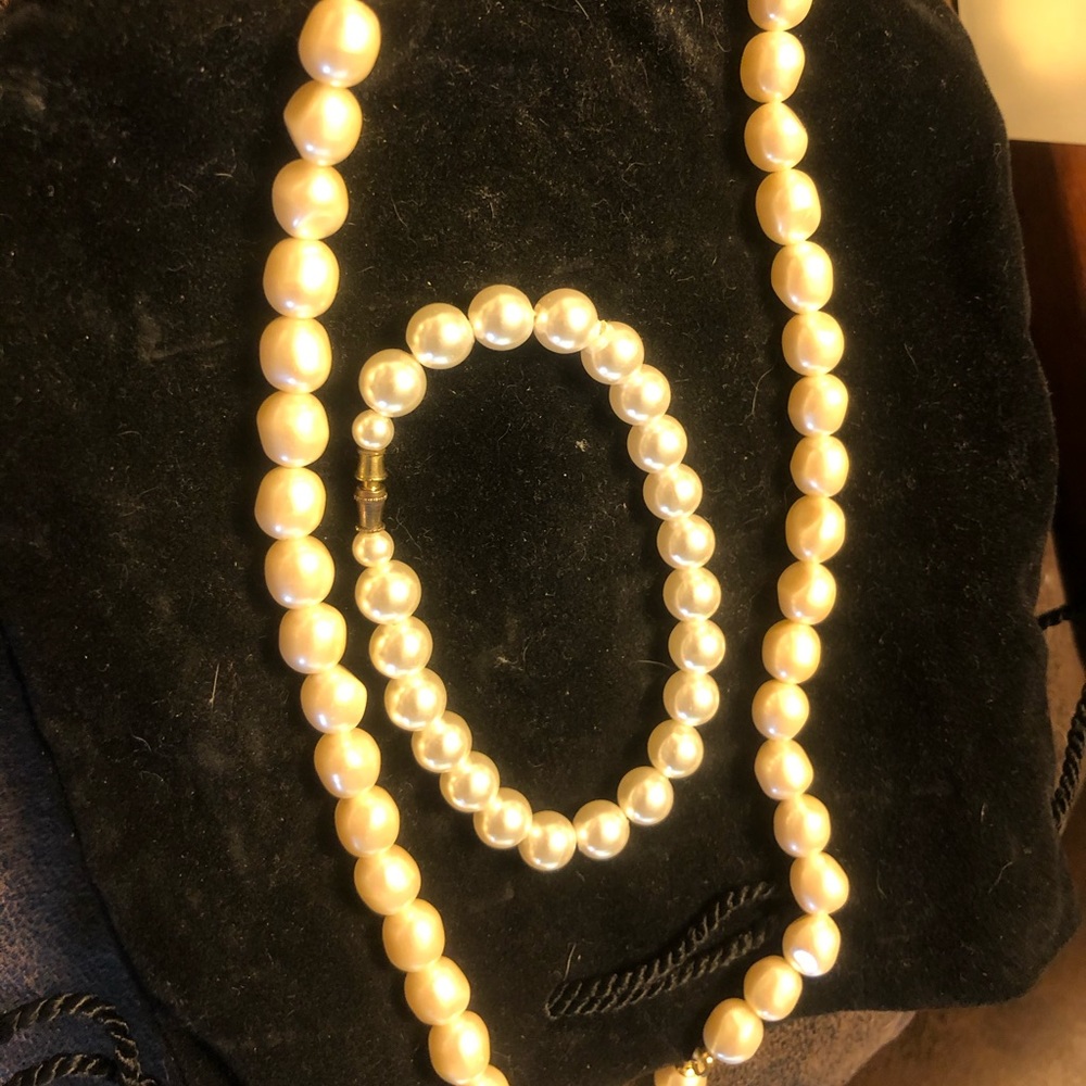 Pearl like set